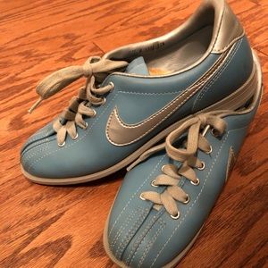 Women’s vintage Nike bowling shoes